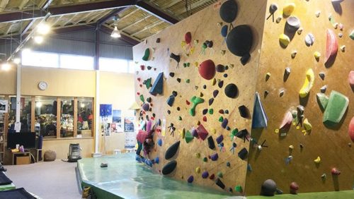 長野県のクライミング施設「Edge and Sofa（エッジアンドソファー） ボルダリングパーク 松本」